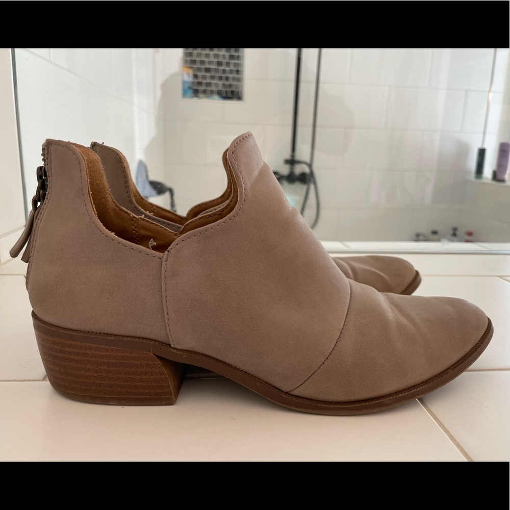 Quipid ankle boots